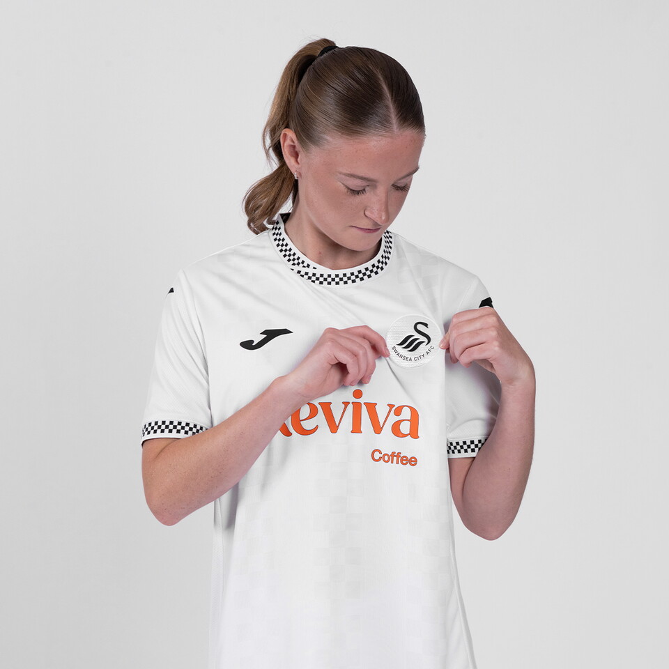 shoulder-badge-grab-woman-swansea-home-2